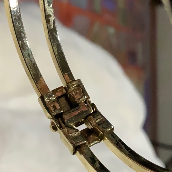 Clamper Style Leaf Motif Bracelet - Picture 12 of 16